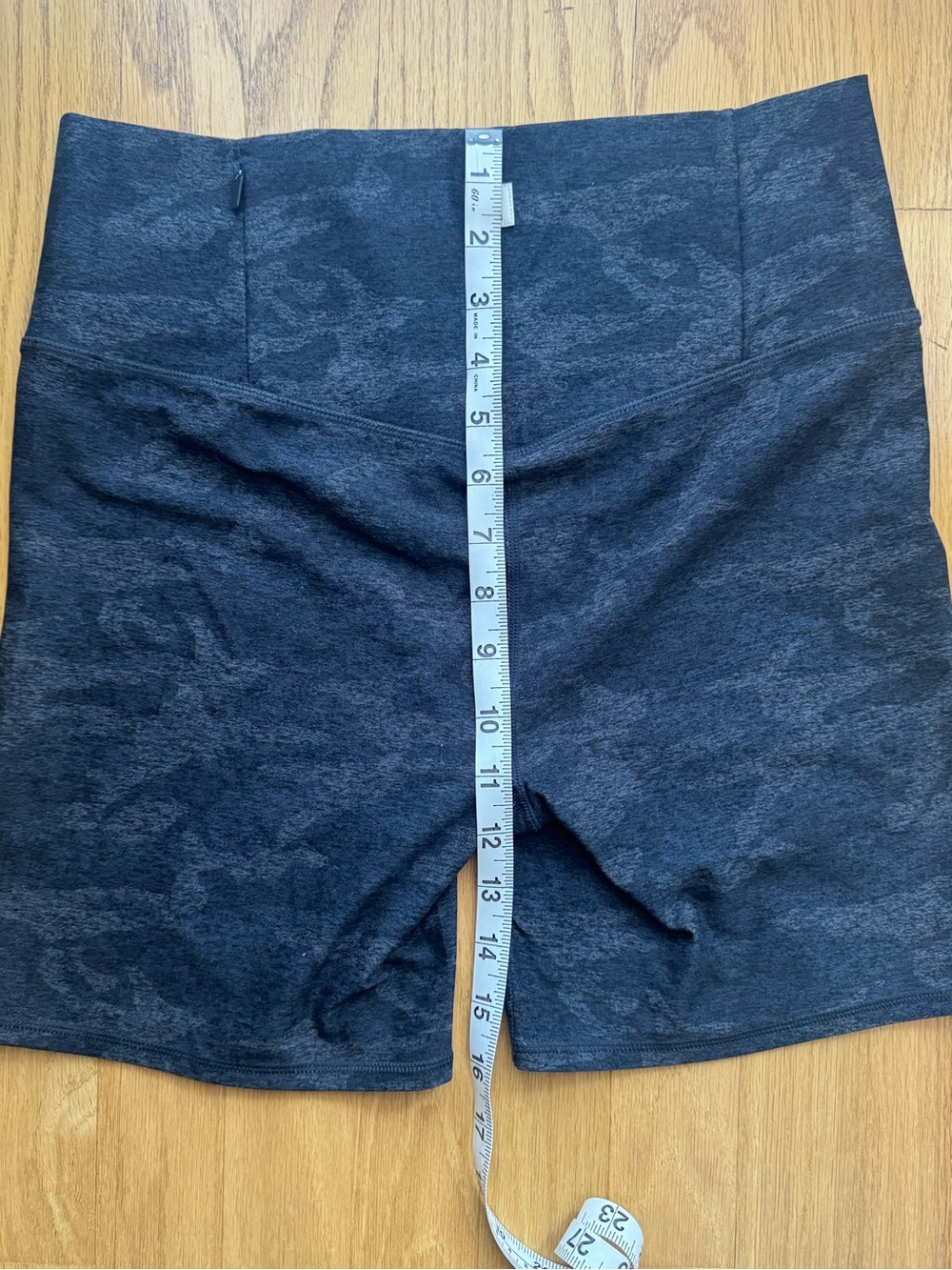 Vuori Clean Elevation Shorty Shorts 6" | Black Camo | Size Large - Picture 10 of 11